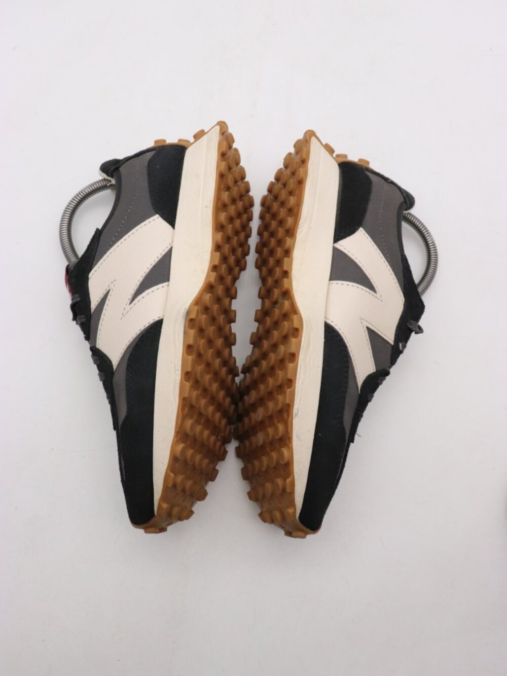 New Balance 327 Sneakers Women's 8 B Black Moonbeam Gum Running Retro WS327KC - Picture 8 of 9